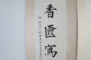 (4)